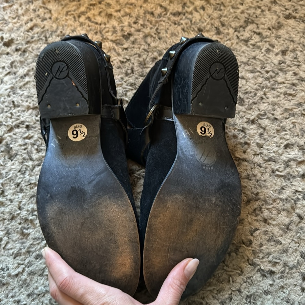Hand Crafted suede boots - Picture 4 of 6